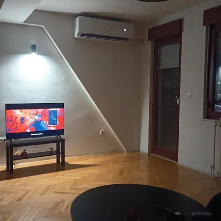 Apartament Karpos *